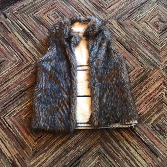Reversible Faux Fur Vest - Picture 5 of 7